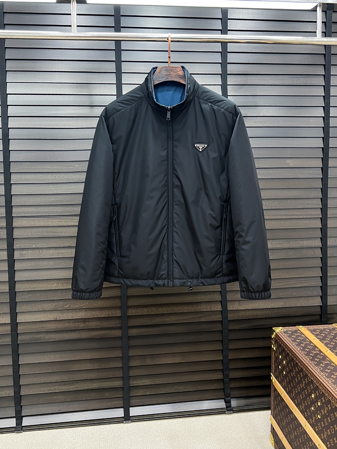Chaqueta Acolchada Reversible Prada para Hombre - Elegancia y Versatilidad