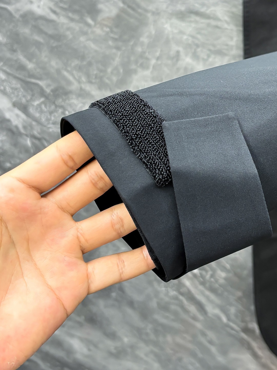 羽D-68 Zegna 杰尼亚 25秋冬时尚连帽夹克羽绒
内冲80g-90白鸭绒,轻薄有型,上身不臃