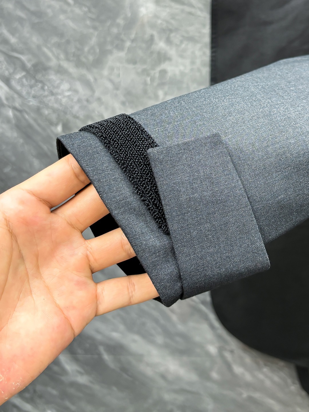 羽D-68 Zegna 杰尼亚 25秋冬时尚连帽夹克羽绒
内冲80g-90白鸭绒,轻薄有型,上身不臃