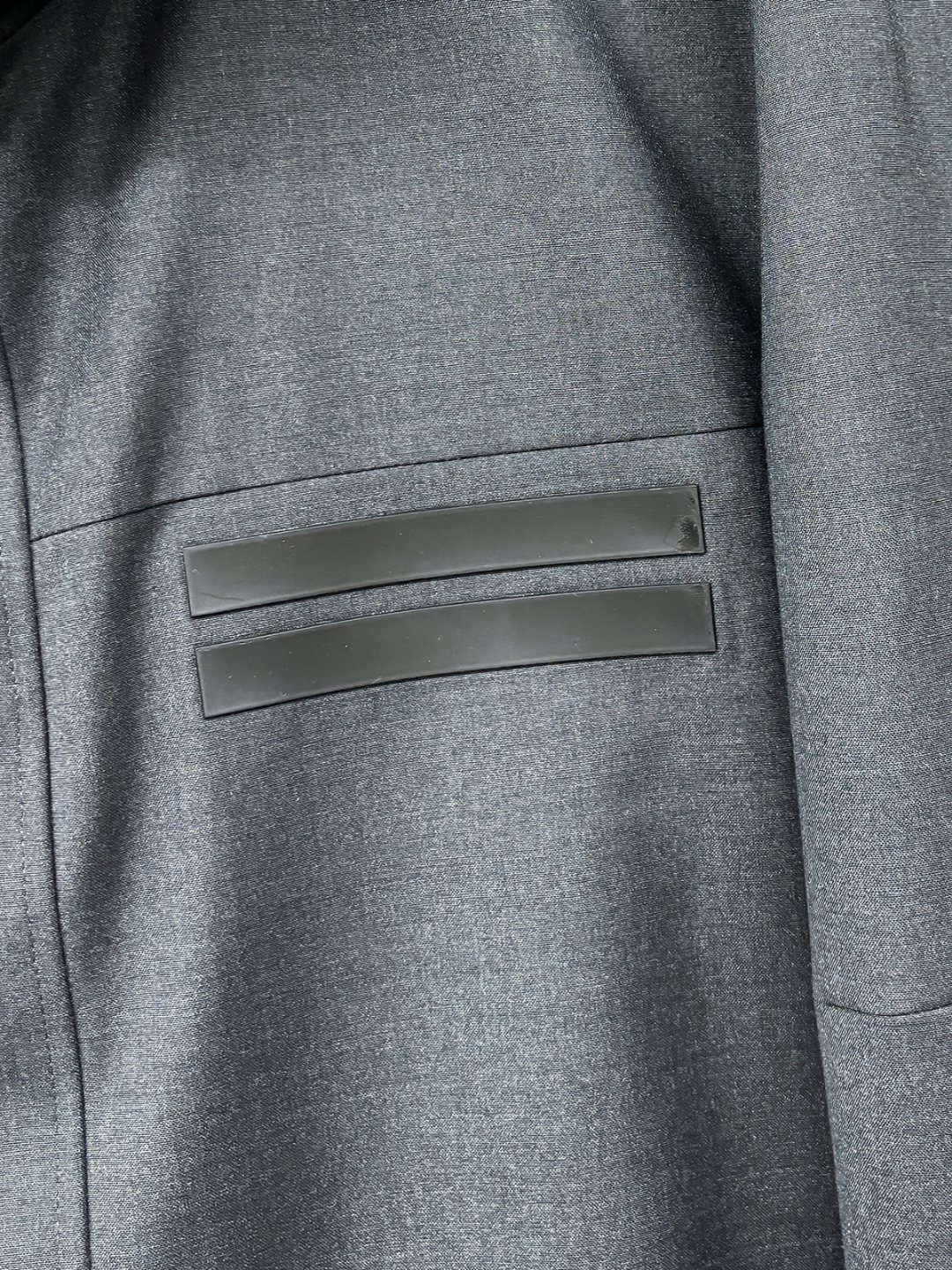 羽D-68 Zegna 杰尼亚 25秋冬时尚连帽夹克羽绒
内冲80g-90白鸭绒,轻薄有型,上身不臃