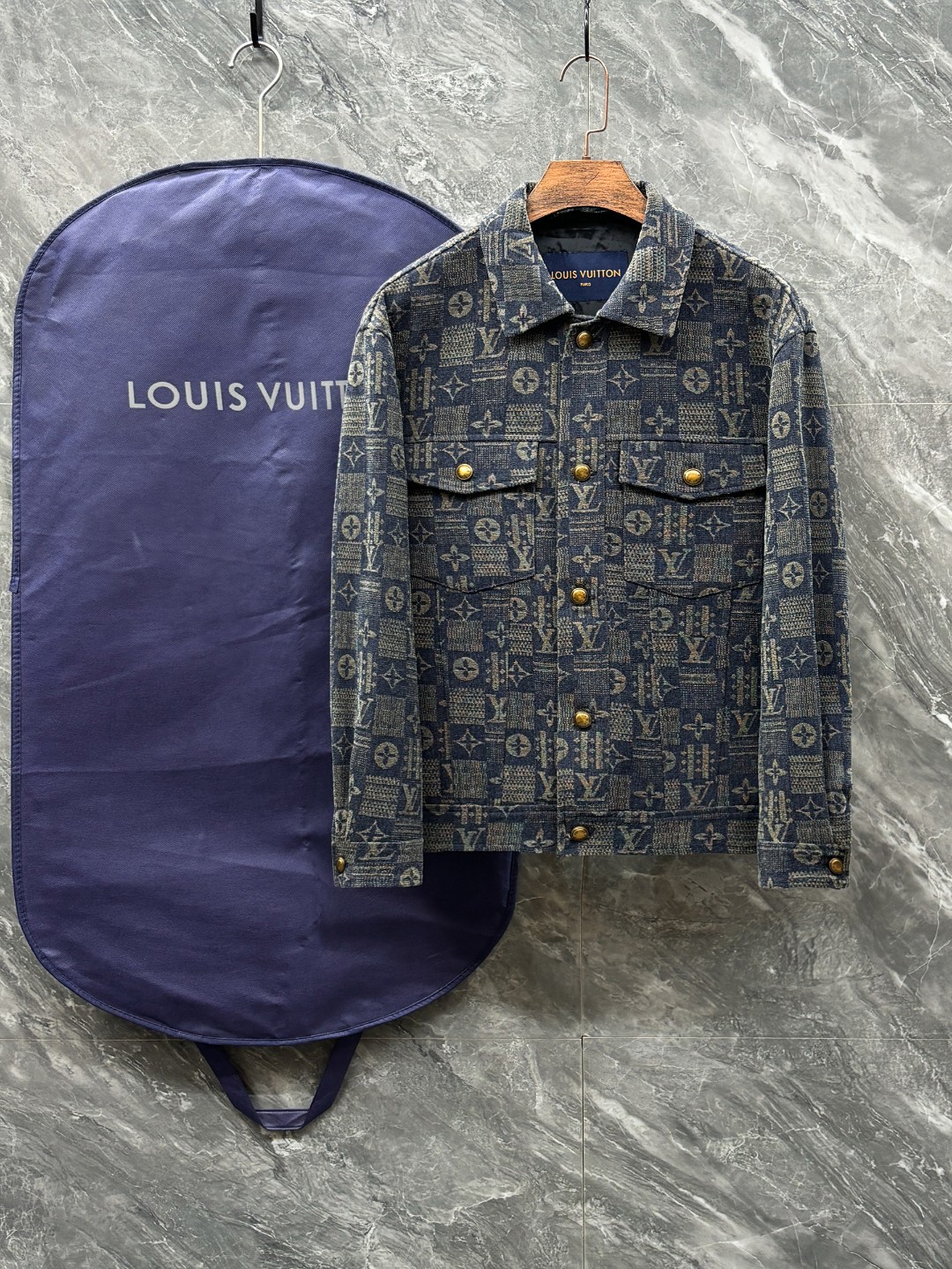 Chaqueta Vaquera Louis Vuitton Otoño 2025, Diseño Original y Confort Exclusivo
