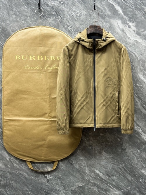 Burberry Lightweight Plaid Hooded Jacket Unisex Autumn 2025 Collection 1 Burberry Lightweight Plaid Hooded Jacket Unisex Autumn 2025 Collection