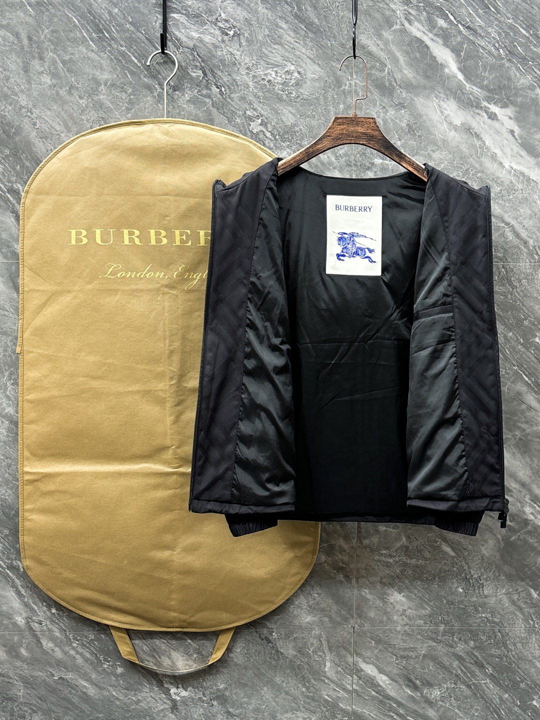 Burberry Men's Black Check Lightweight Hooded Jacket - Unisex Style 9 o 1j2qvn9fp1mpoal4513hq26q7