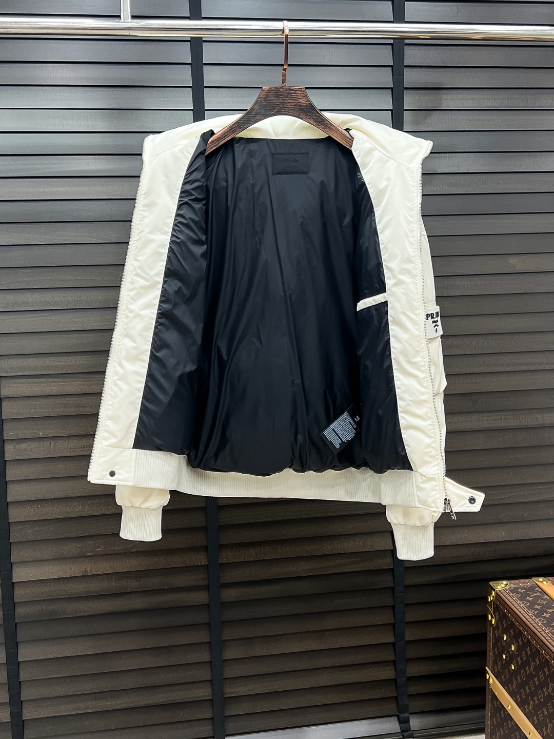 Prada Men's White Down Lightweight Jacket Fashion Stand Collar Coat 9 o 1j315v3kpmosptl1n5f19ci1vu57