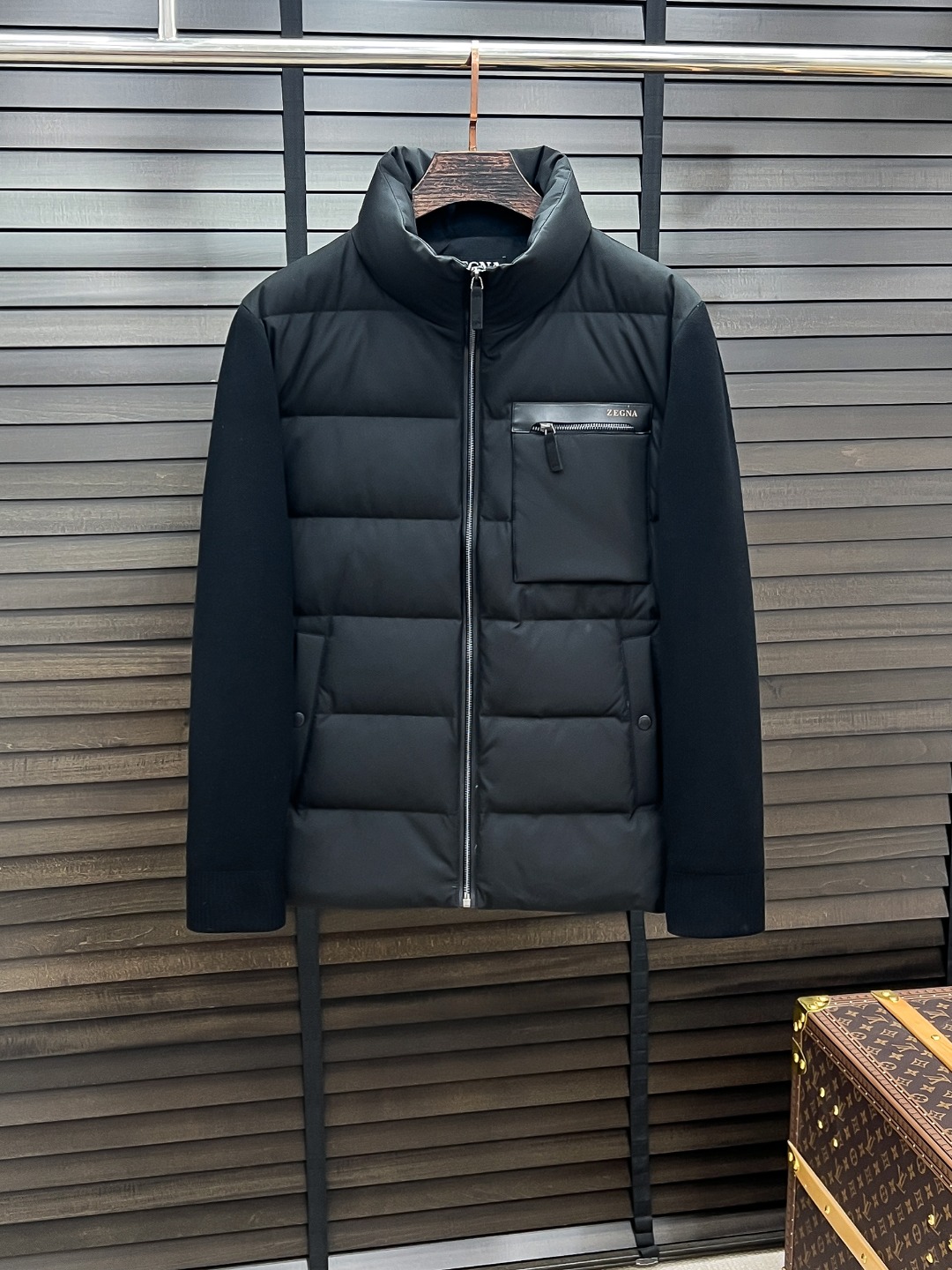 Zegna Doudoune Légère avec Détails en Cuir – Élégance et Chaleur