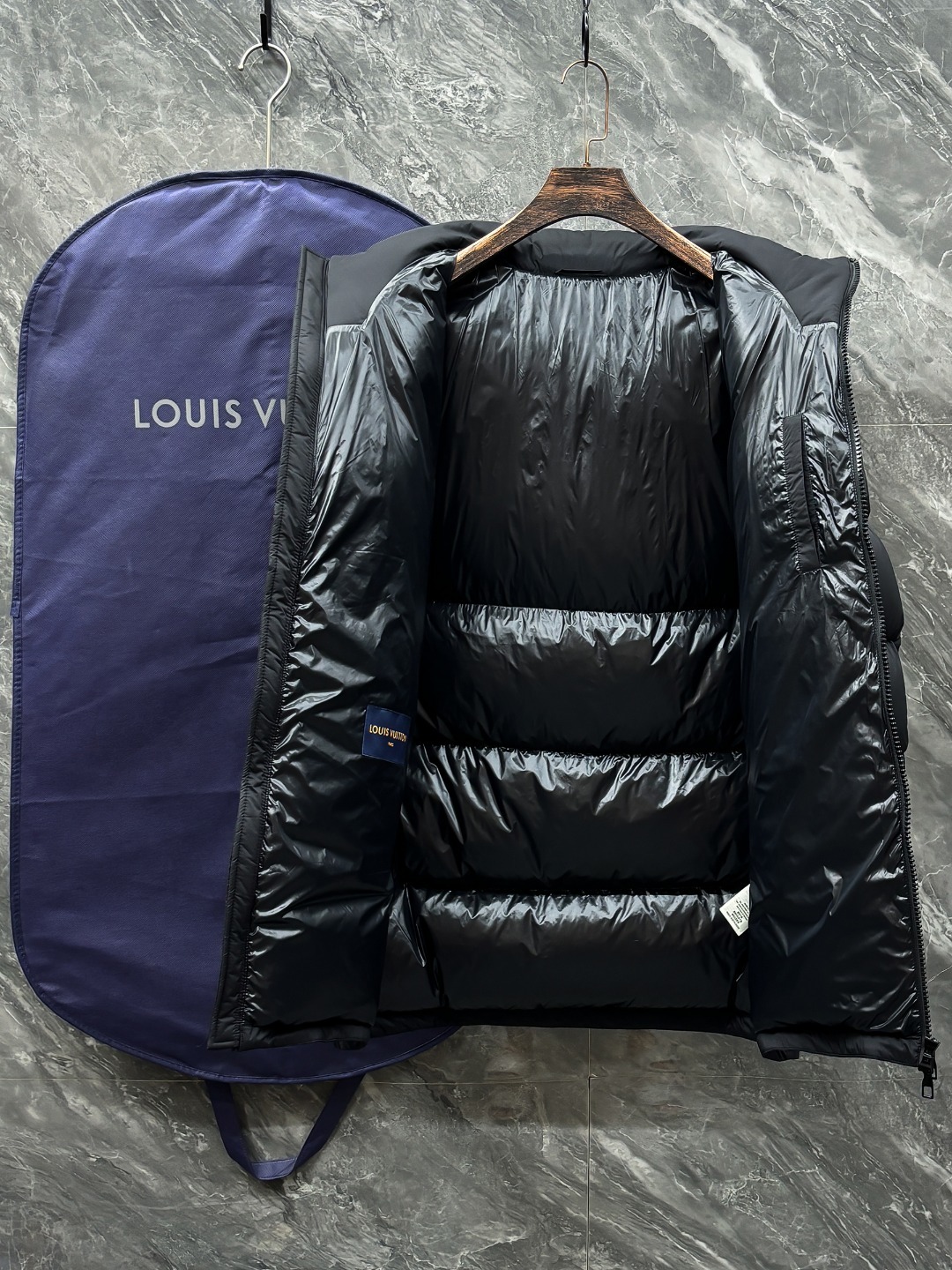 羽C-72 Louis Vuitton-驴家 25秋冬男士时尚连帽长款羽绒服 轻奢时尚休闲风格,轻盈保暖