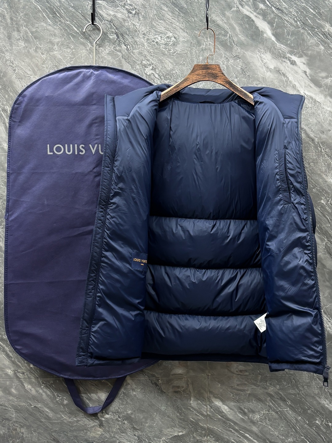 羽C-72 Louis Vuitton-驴家 25秋冬男士时尚连帽长款羽绒服 轻奢时尚休闲风格,轻盈保暖