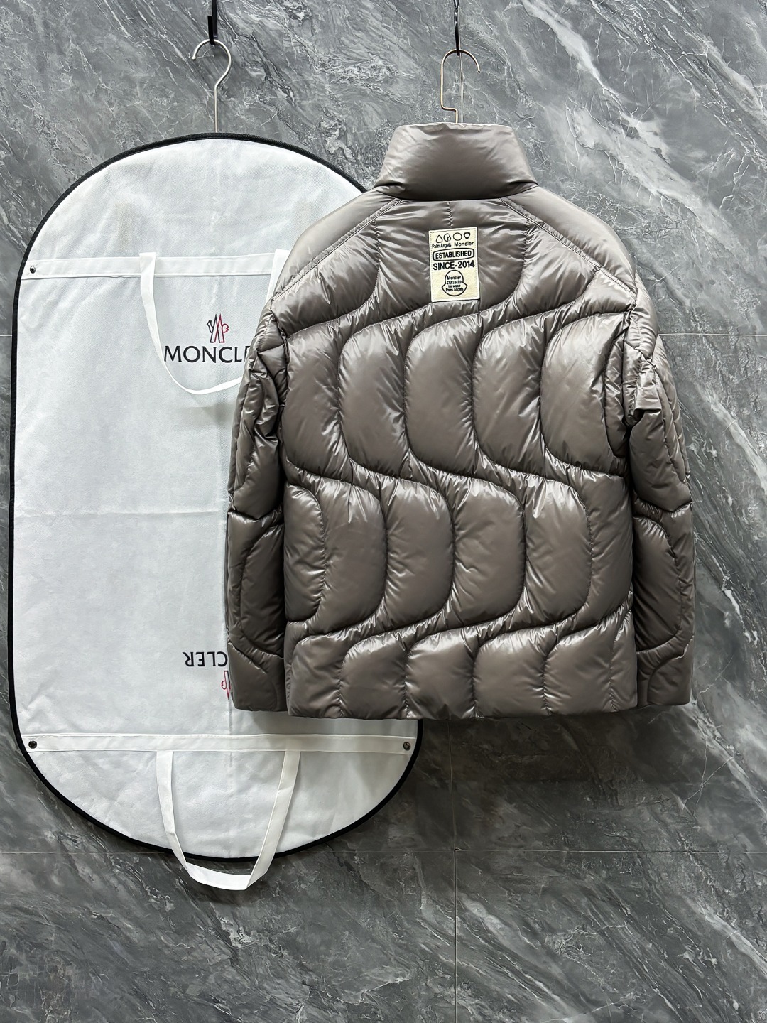 羽C-63 Moncler-蒙口 25秋冬男士时尚羽绒服 轻奢时尚休闲风格,轻盈保暖柔软!低调系列时尚百
