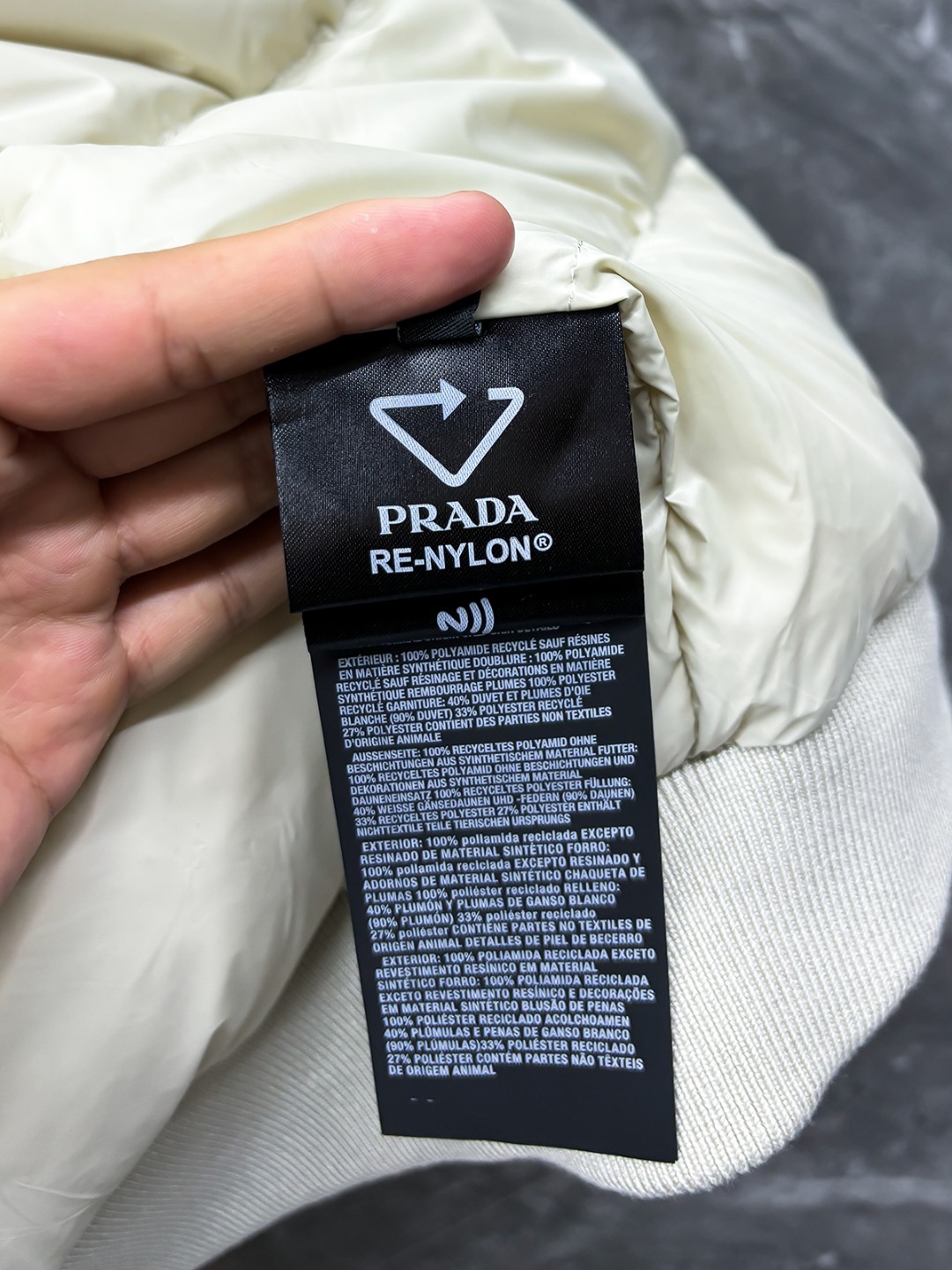羽C-60 Prada-普拉达 25秋冬时尚立领夹克羽绒内冲100g-90白鸭绒,轻薄有型,上身不臃肿,