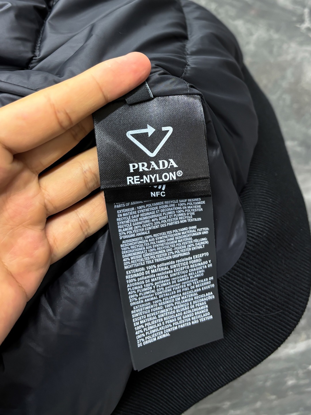 羽C-60 Prada-普拉达 25秋冬时尚立领夹克羽绒内冲100g-90白鸭绒,轻薄有型,上身不臃肿,