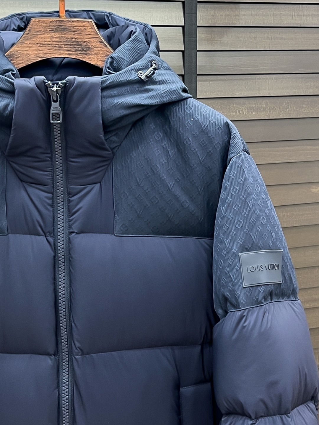 羽C-72 Louis Vuitton-驴家 25秋冬男士时尚连帽长款羽绒服 轻奢时尚休闲风格,轻盈保暖