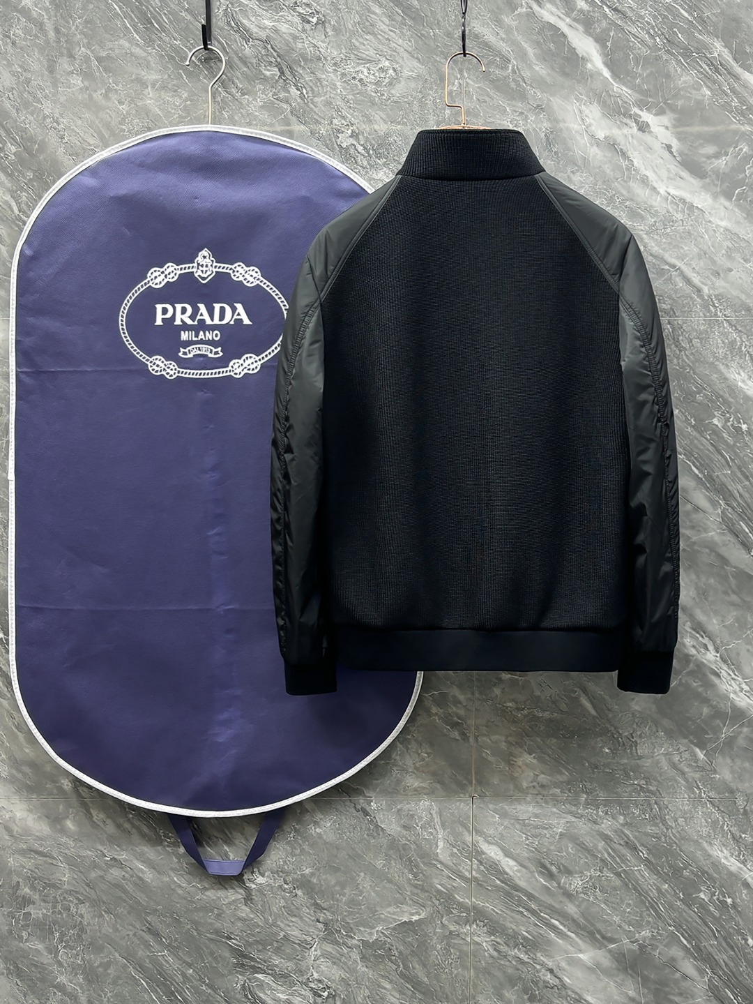 C-43 Prada 普拉达 25秋冬针织拼接立领加棉夹克外套选用定制高密针织面料 原版P家纱线与机织工