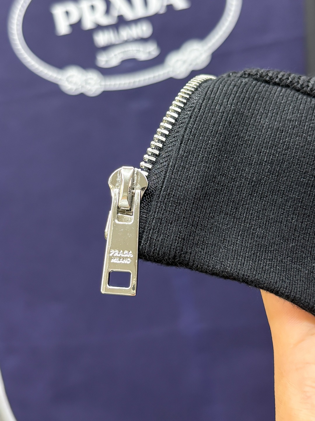 C-42 Prada 普拉达 25秋冬针织拼接立领加棉夹克外套选用定制高密针织面料 原版P家纱线与机织工