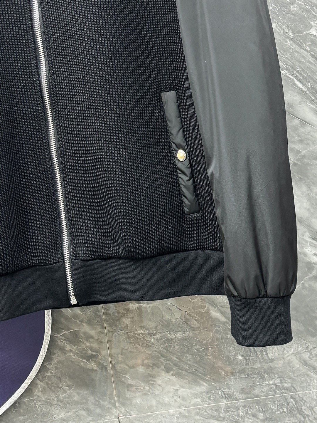 C-42 Prada 普拉达 25秋冬针织拼接立领加棉夹克外套选用定制高密针织面料 原版P家纱线与机织工