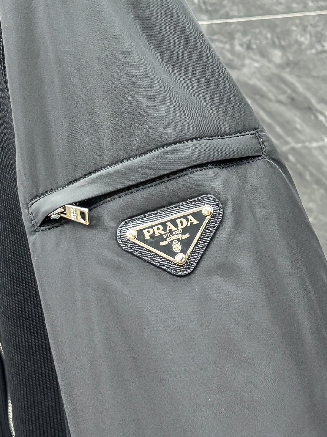 C-42 Prada 普拉达 25秋冬针织拼接立领加棉夹克外套选用定制高密针织面料 原版P家纱线与机织工