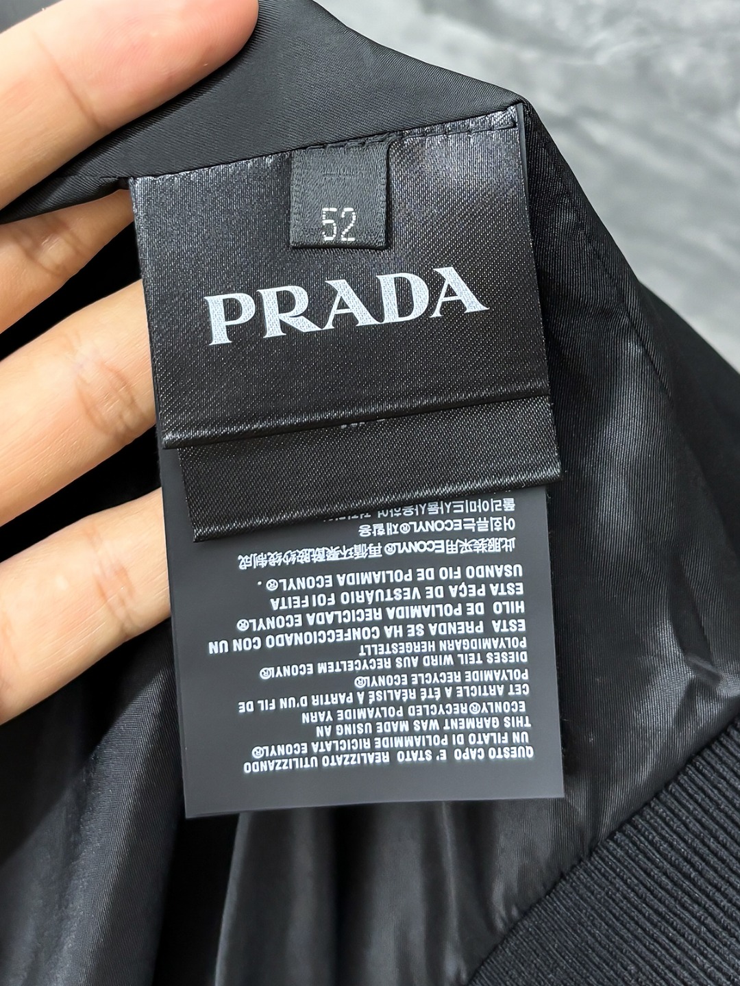 C-42 Prada 普拉达 25秋冬针织拼接立领加棉夹克外套选用定制高密针织面料 原版P家纱线与机织工