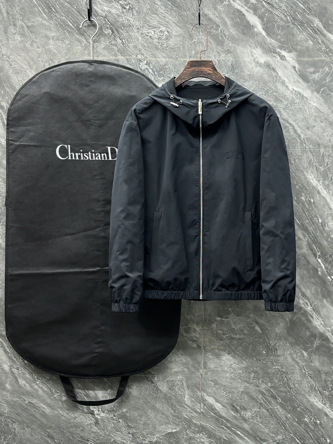 NO:541136,Dior 2025 autumn new double-sided jacket Original 1:1 custom hardware accessories are fully imported and customized. Welcome to the counter comparison. Super soft Super heavy fabric has a perfect fit. Pay attention to the super comfortable fabric. Exclusive model. Non-market goods. Same size for men and women. M-XXXL,,dior, jackets & coats,alexander wang19860909Dior 2025秋款新款双面穿夹克 原版1:1订制五金配件全进口原版定制 欢迎专柜对比 超柔软 超级重面料做工杠杠的版型完美 注意面料超舒服 独家款 非市场货 男女同款尺码M一XXXL,,dior,jackets & coats,alexander wang,Men's clothing