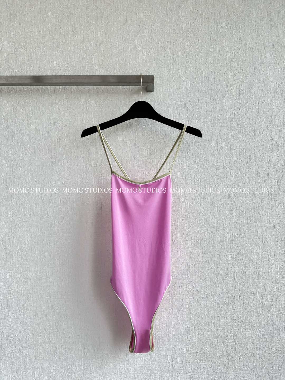Chanelel 25SS Backless Crisscross Halterneck One-Piece Swimsuit 4 i1751188735652 8468 0 2