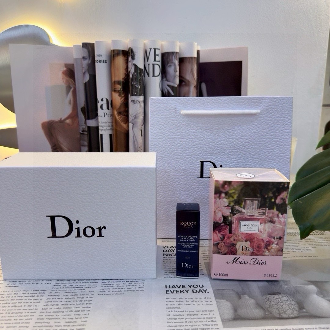 Valentine’s Day 999 Gift Box Set (Includes Shopping Bag - Comprehensive 2