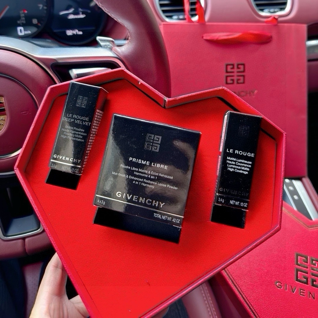 Givenchy Limited Edition Heart-Shaped 3-Piece Makeup Set - Comprehensive 3