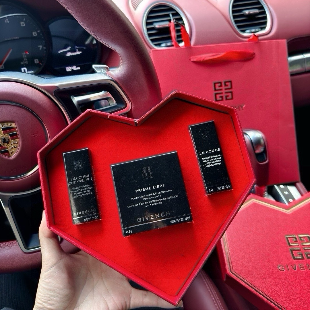 Givenchy Limited Edition Heart-Shaped 3-Piece Makeup Set - Comprehensive 2
