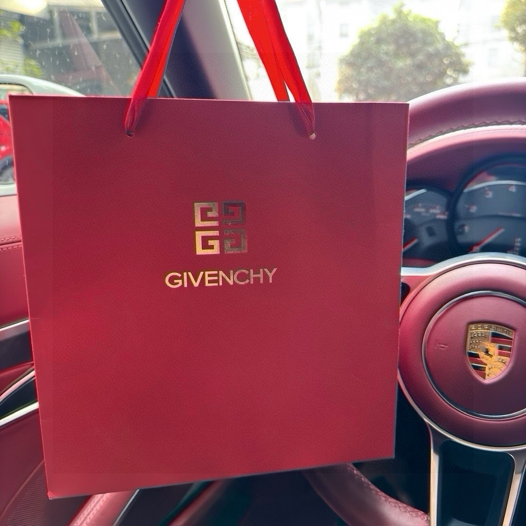 Givenchy Limited Edition Heart-Shaped 3-Piece Makeup Set - Comprehensive 9