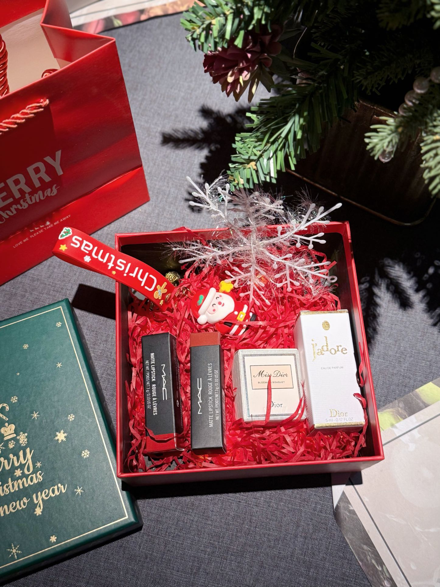 Holiday Fragrance & Lipstick Gift Set - Comprehensive