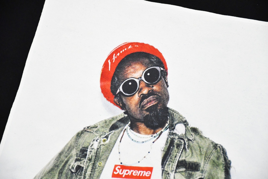 Supreme FW22 Week1 André 3000 Tee in Black & White, Sizes SM to XL - 图片 4