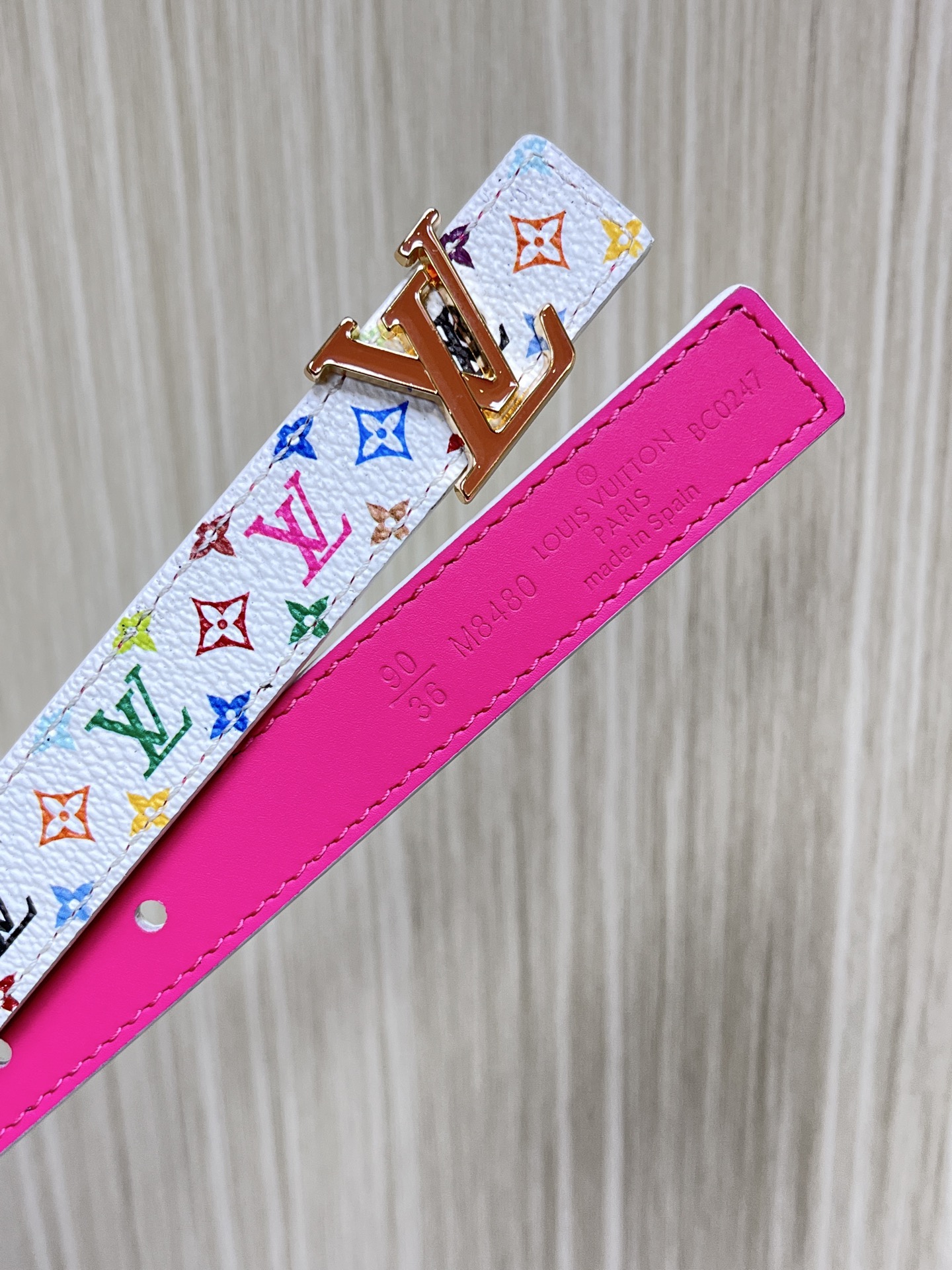  2.0宽白彩，一面白彩印花，另一面进口牛皮，白搭精品扣头