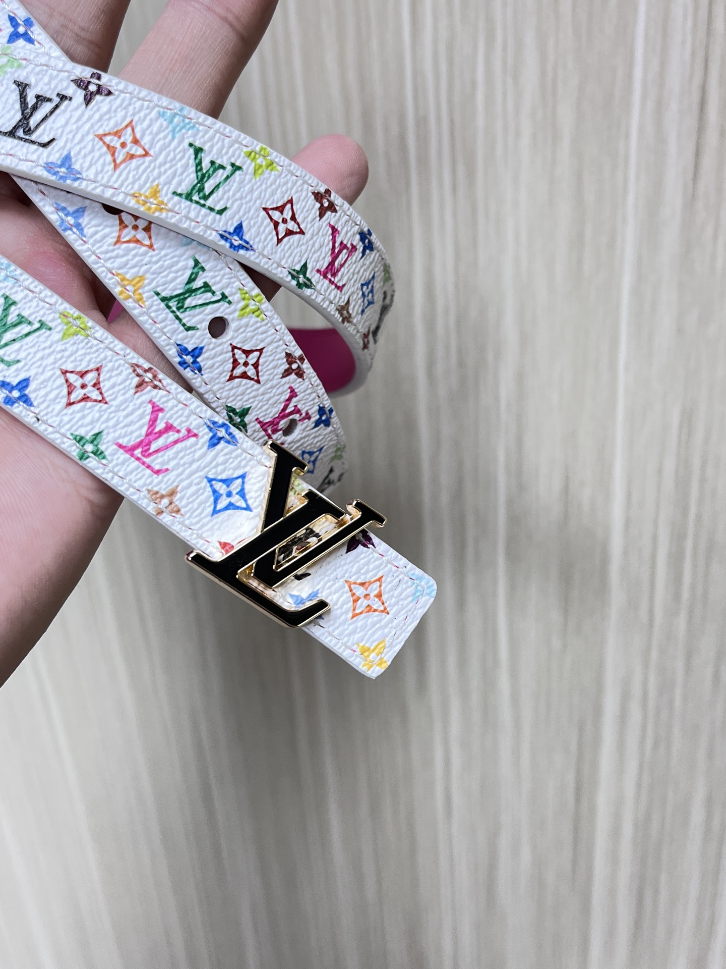  2.0宽白彩，一面白彩印花，另一面进口牛皮，白搭精品扣头