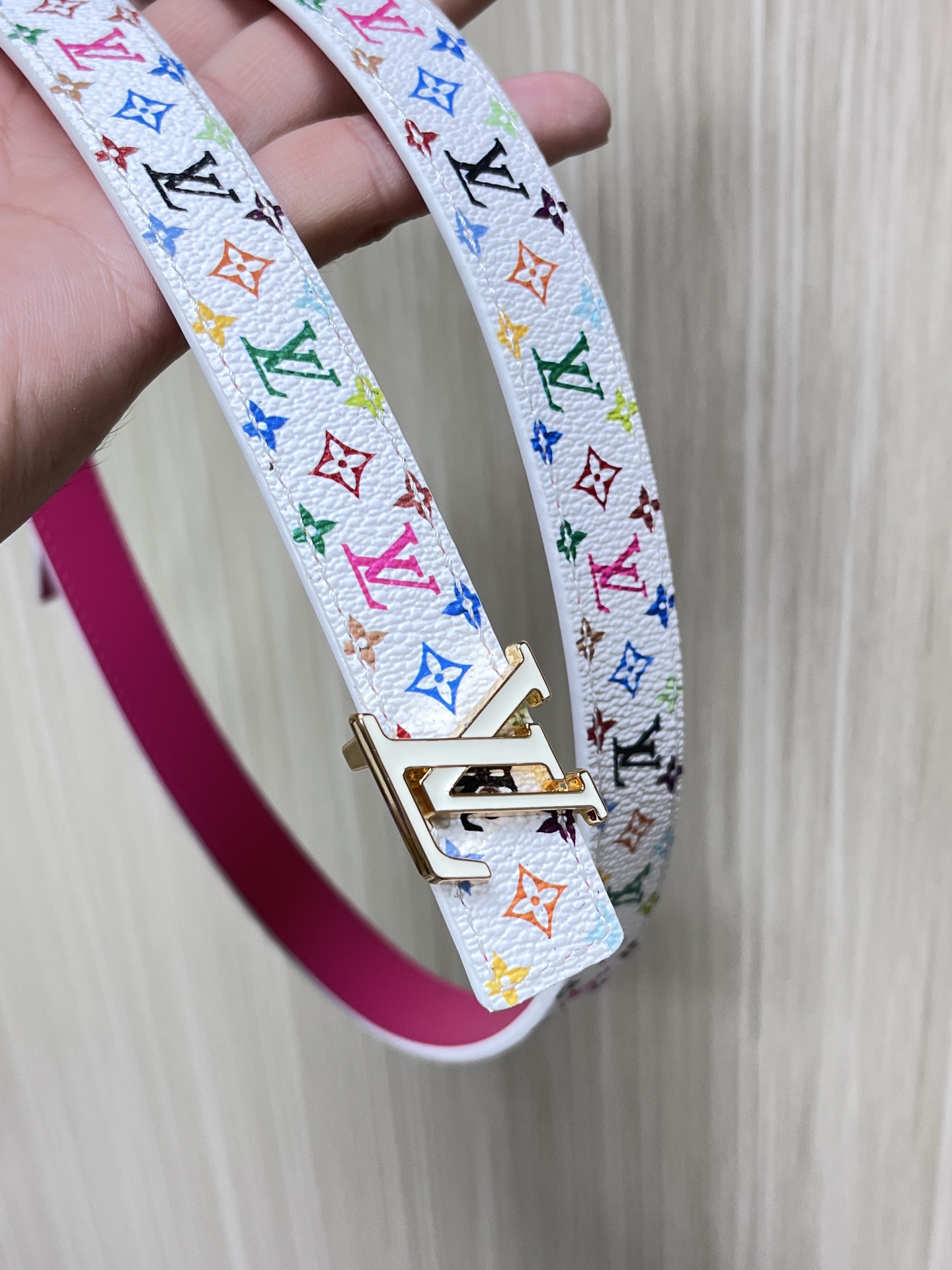  2.0宽白彩，一面白彩印花，另一面进口牛皮，白搭精品扣头