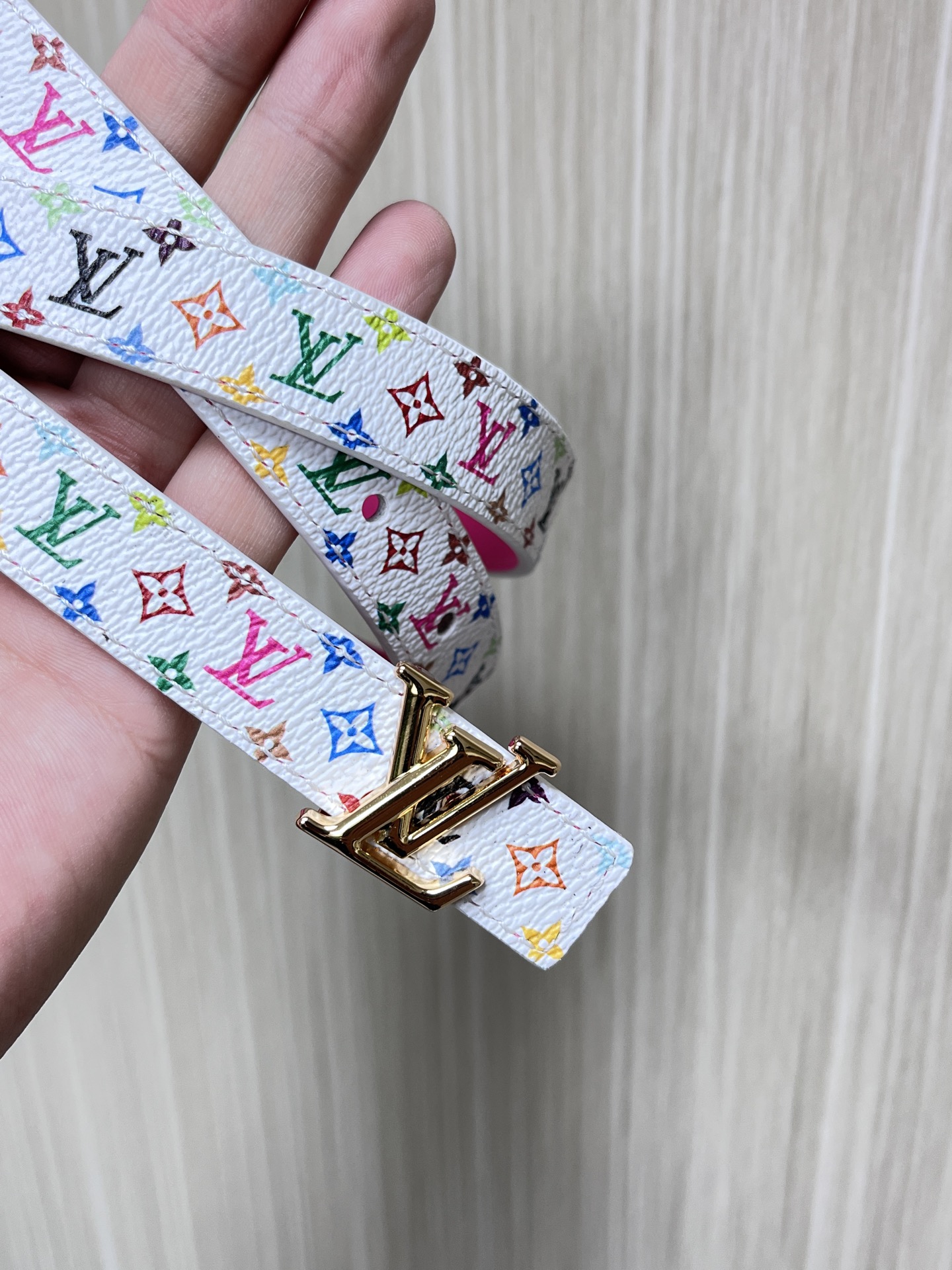  2.0宽白彩，一面白彩印花，另一面进口牛皮，白搭精品扣头