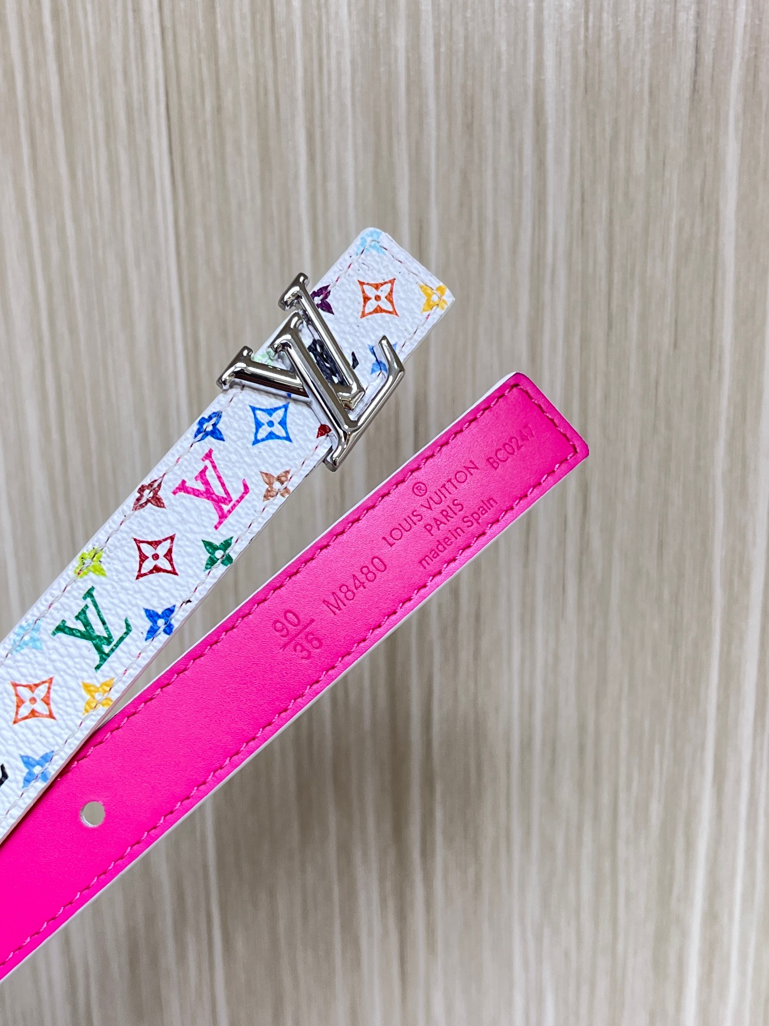  2.0宽白彩，一面白彩印花，另一面进口牛皮，白搭精品扣头