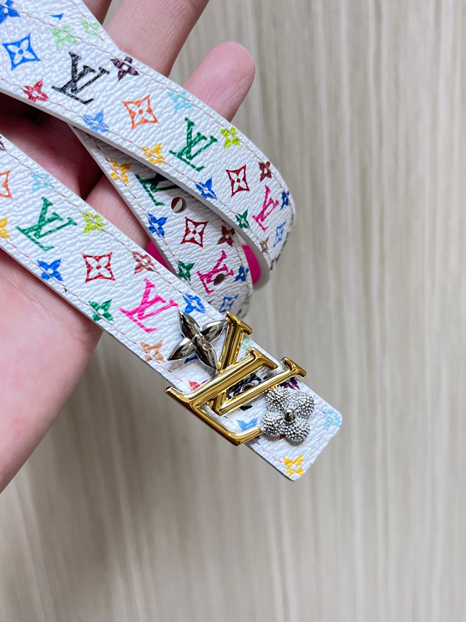  2.0宽白彩，一面白彩印花，另一面进口牛皮，白搭精品扣头