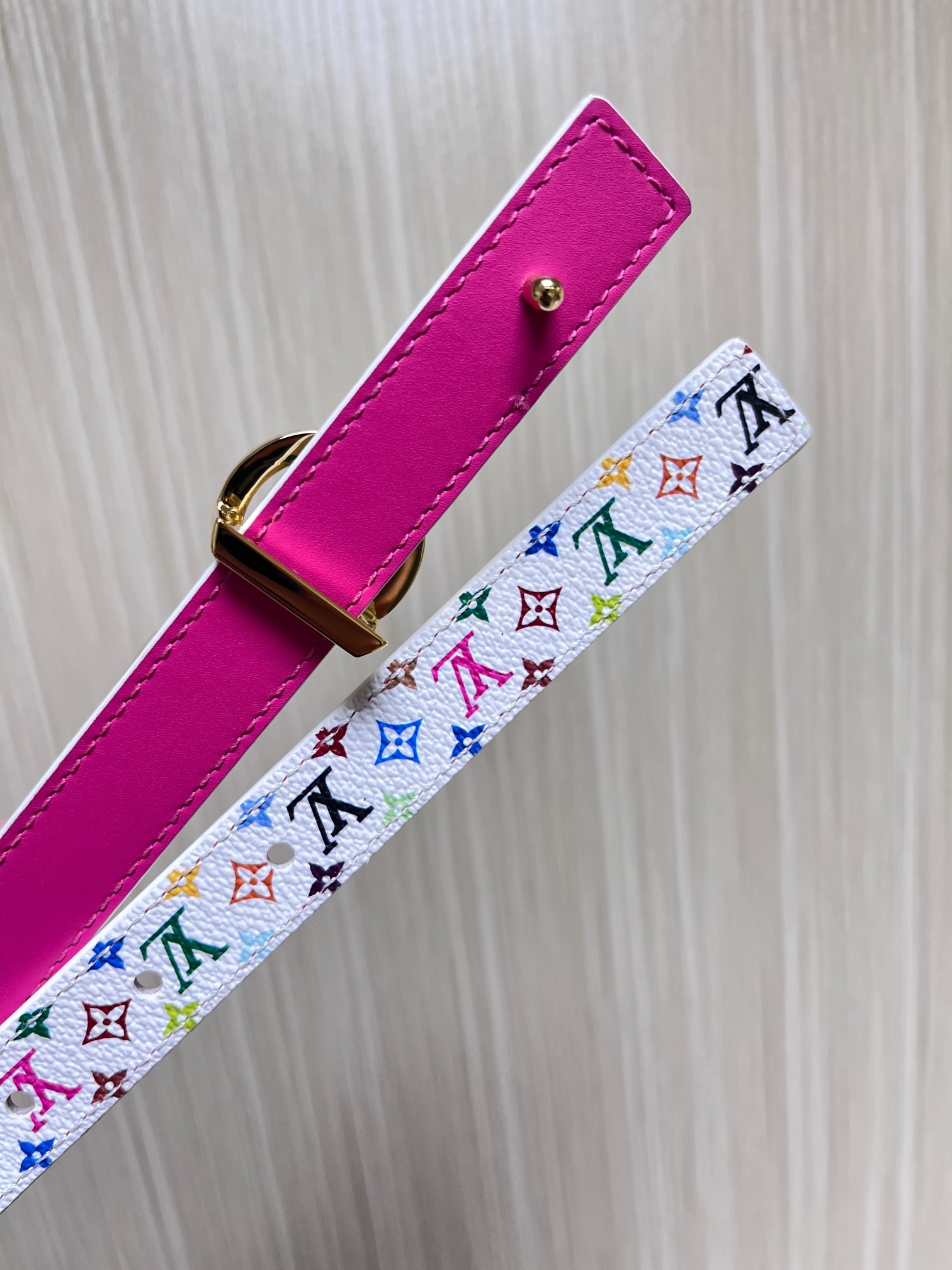  2.0宽白彩，一面白彩印花，另一面进口牛皮，白搭精品扣头