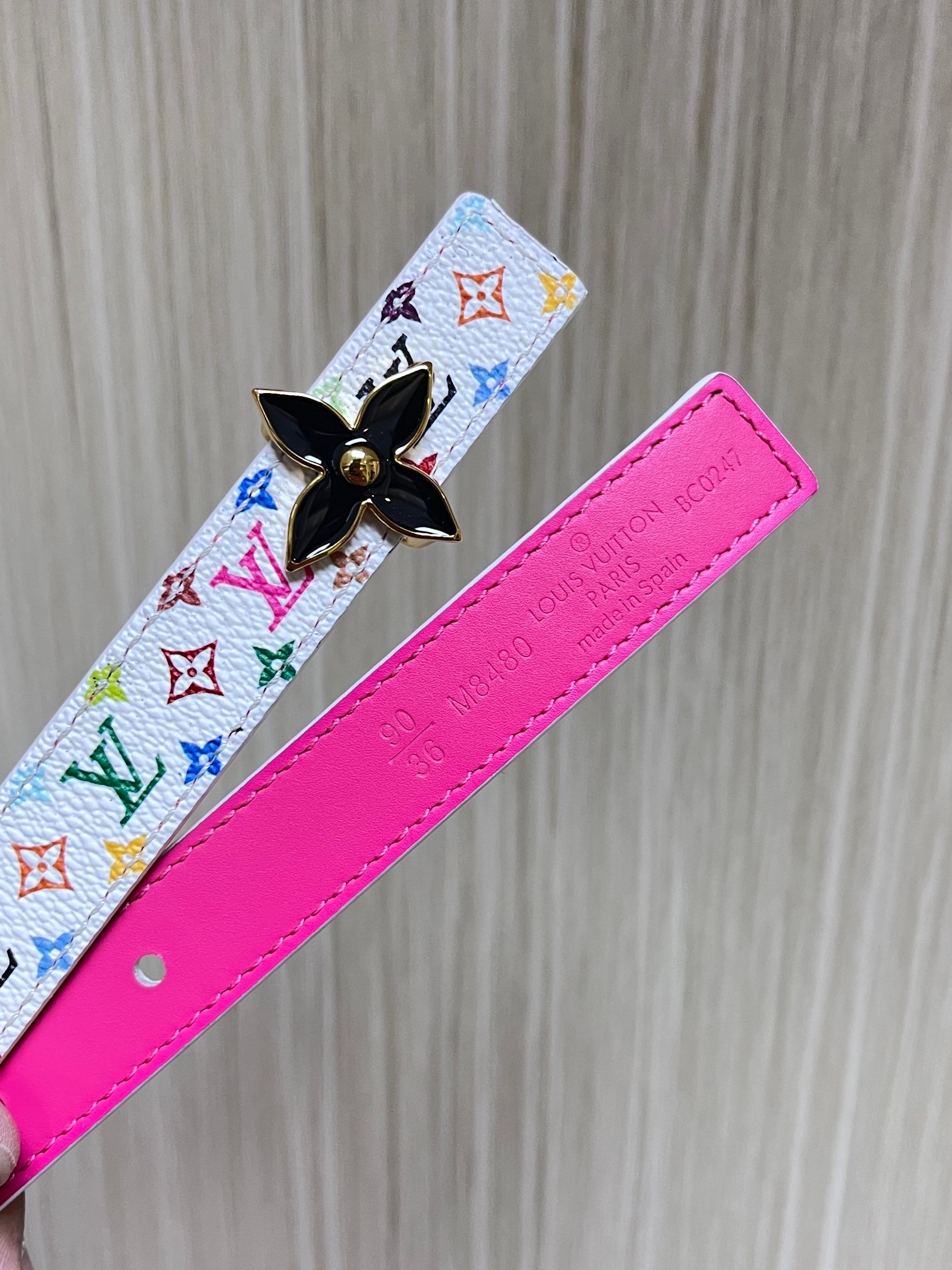  2.0宽白彩，一面白彩印花，另一面进口牛皮，白搭精品扣头