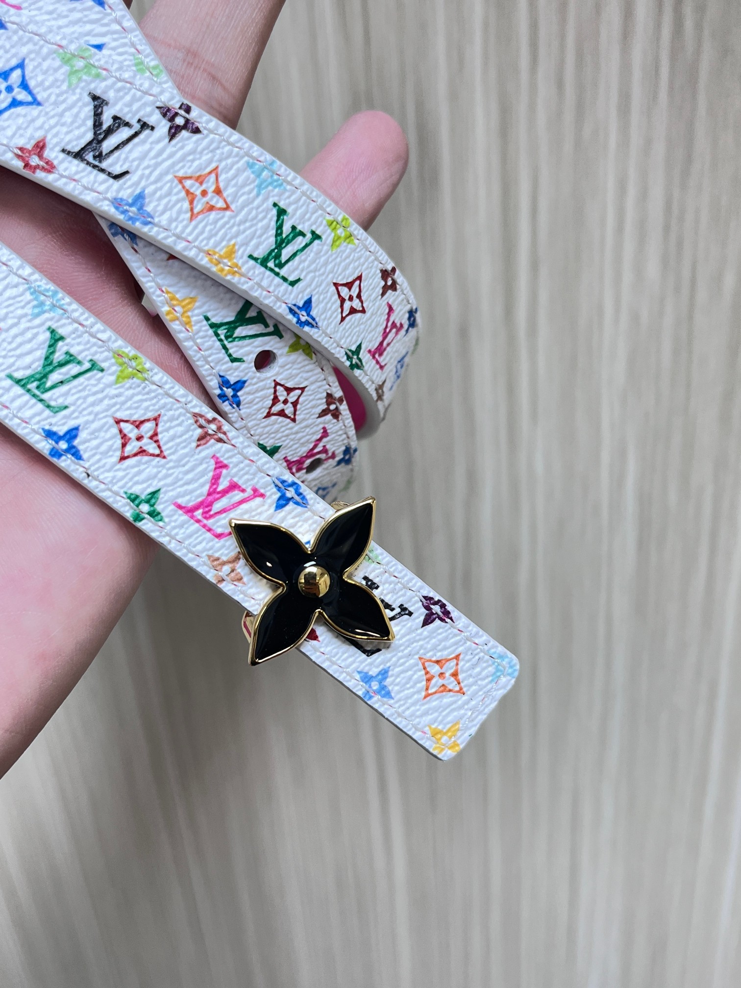  2.0宽白彩，一面白彩印花，另一面进口牛皮，白搭精品扣头