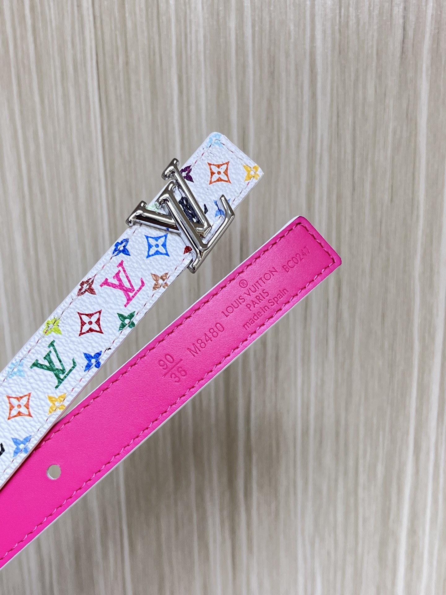  2.0宽白彩，一面白彩印花，另一面进口牛皮，白搭精品扣头