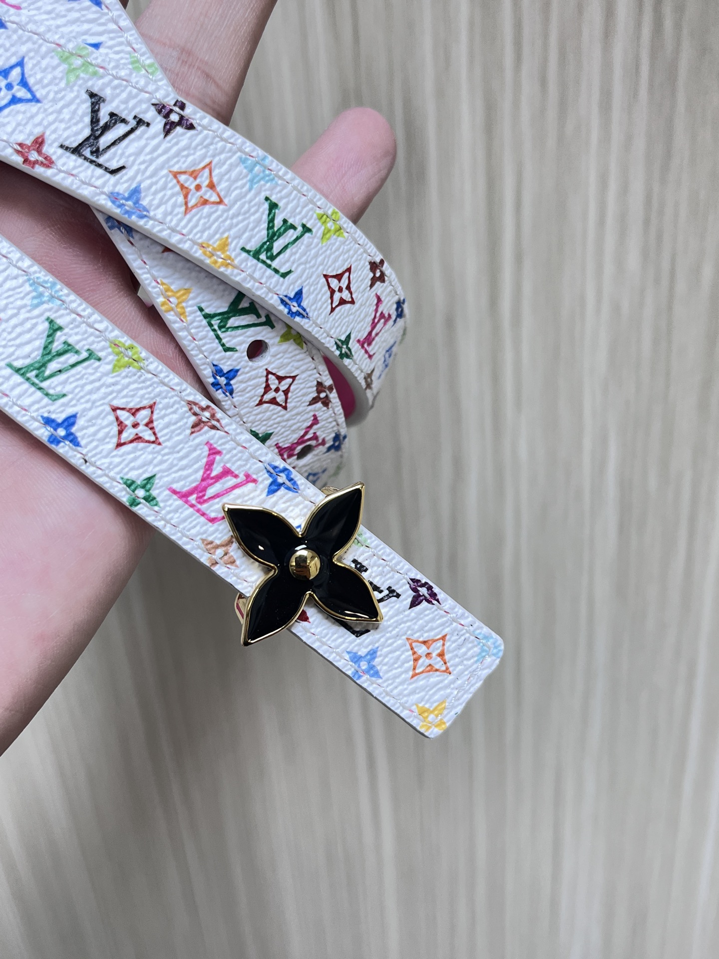 2.0宽白彩，一面白彩印花，另一面进口牛皮，白搭精品扣头