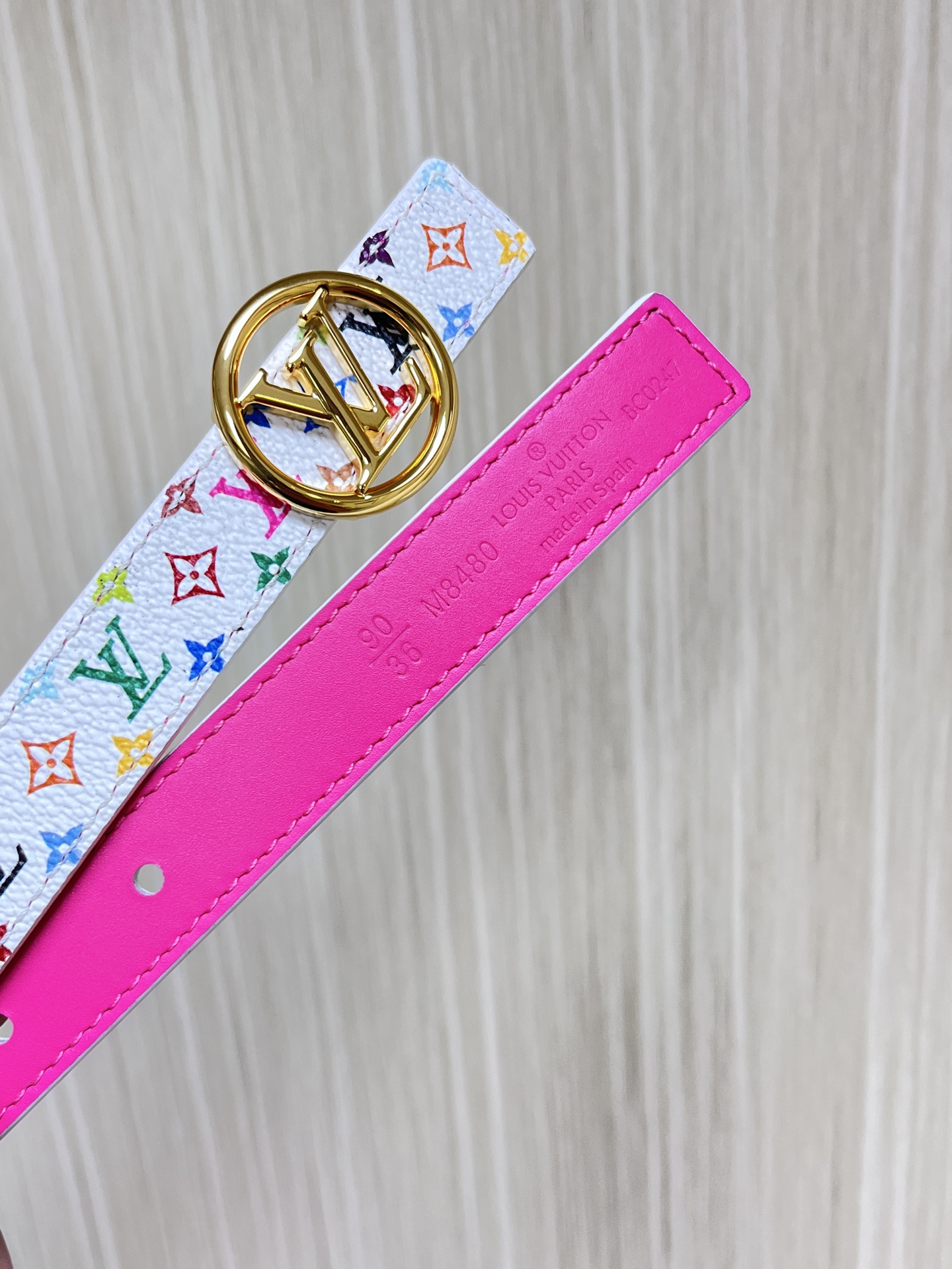  2.0宽白彩，一面白彩印花，另一面进口牛皮，白搭精品扣头