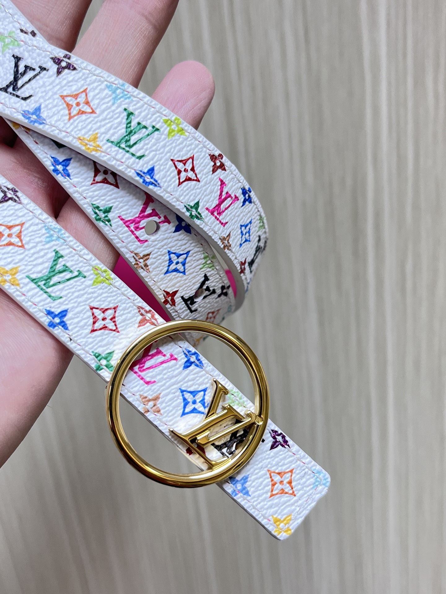  2.0宽白彩，一面白彩印花，另一面进口牛皮，白搭精品扣头
