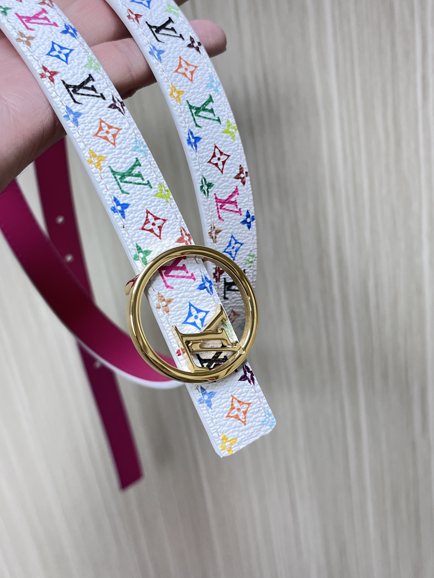  2.0宽白彩，一面白彩印花，另一面进口牛皮，白搭精品扣头