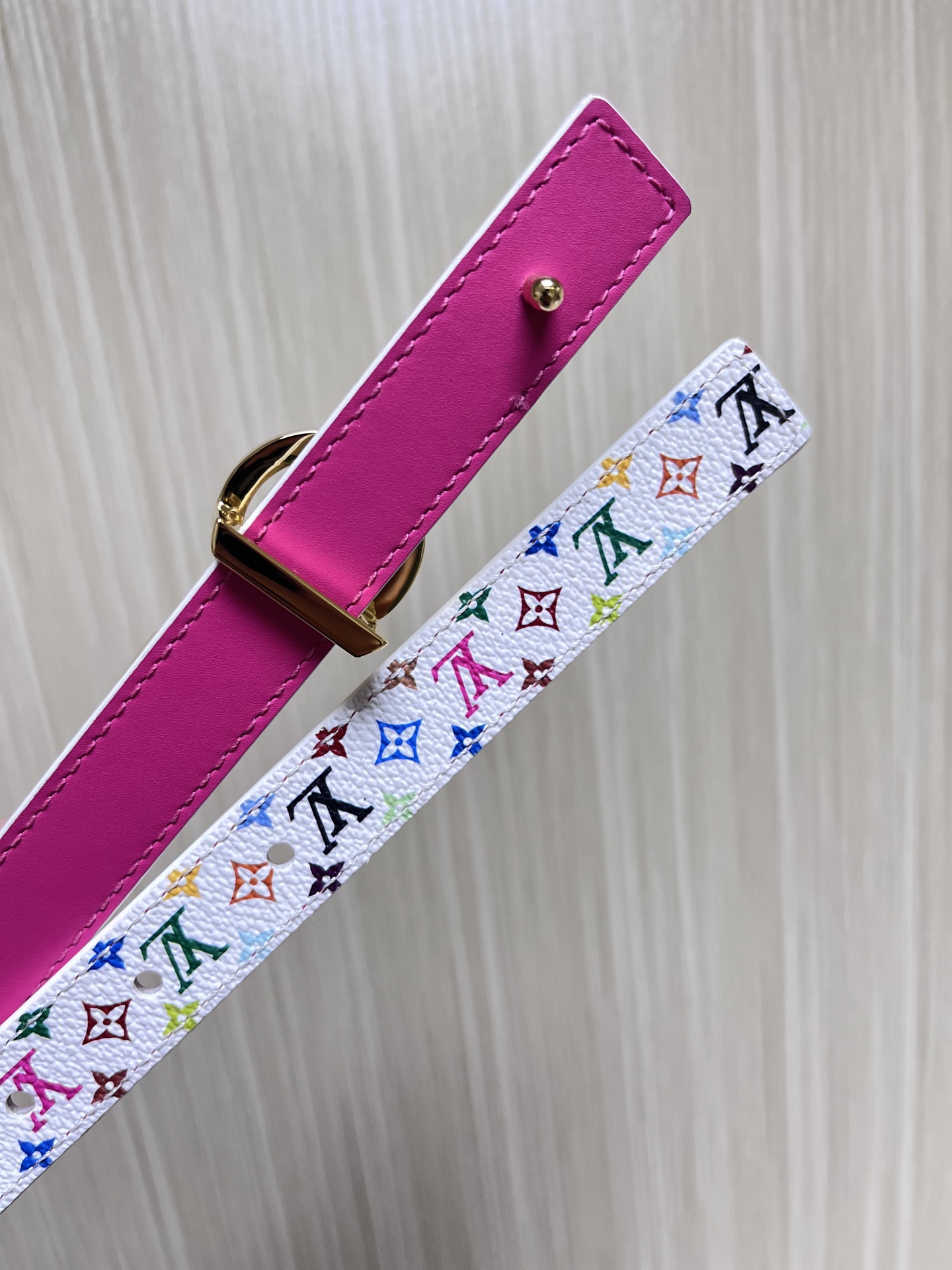  2.0宽白彩，一面白彩印花，另一面进口牛皮，白搭精品扣头