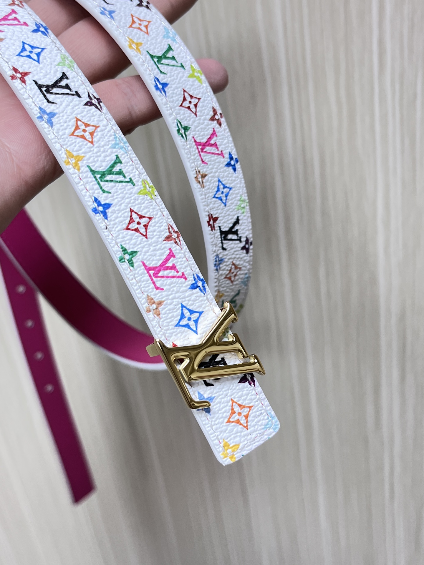  2.0宽白彩，一面白彩印花，另一面进口牛皮，白搭精品扣头