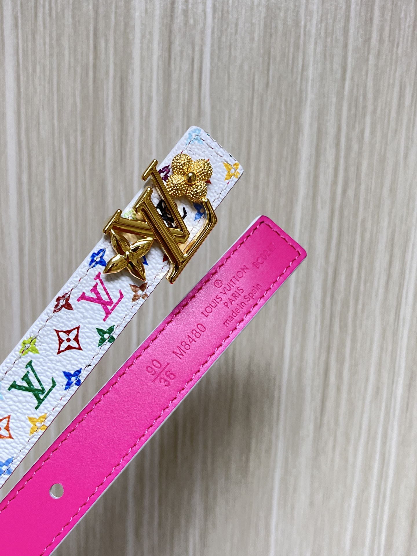  2.0宽白彩，一面白彩印花，另一面进口牛皮，白搭精品扣头