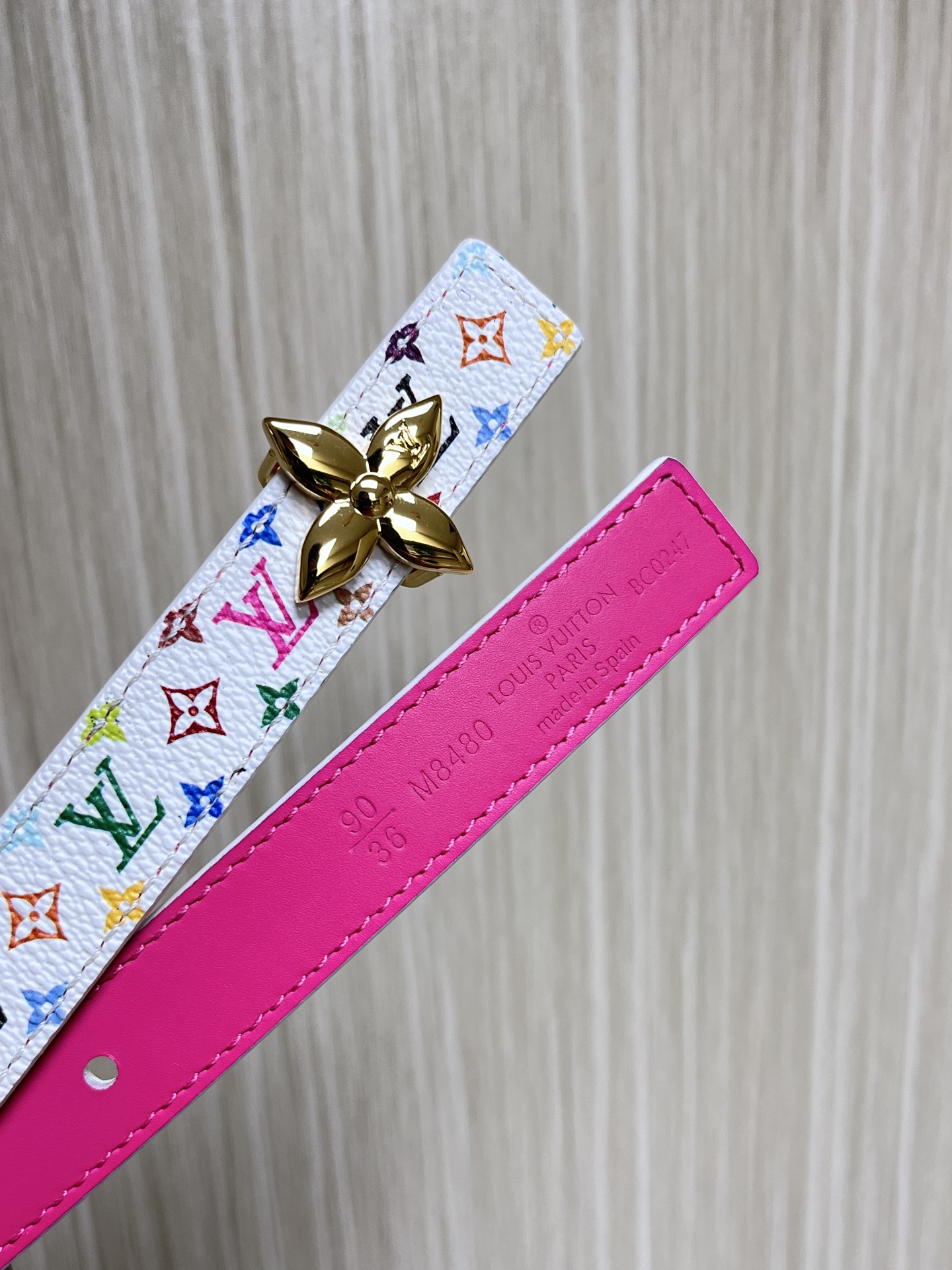  2.0宽白彩，一面白彩印花，另一面进口牛皮，白搭精品扣头