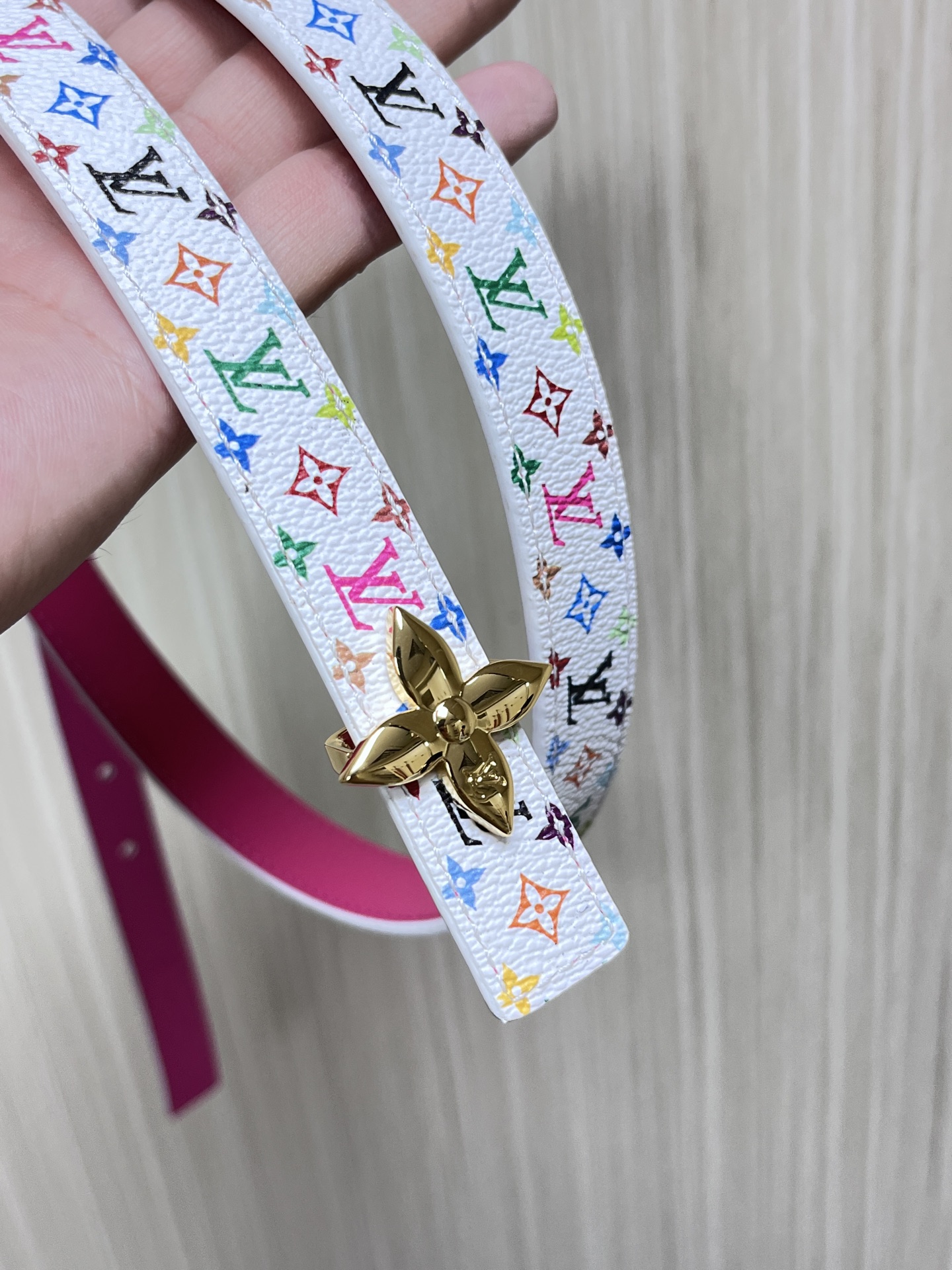  2.0宽白彩，一面白彩印花，另一面进口牛皮，白搭精品扣头