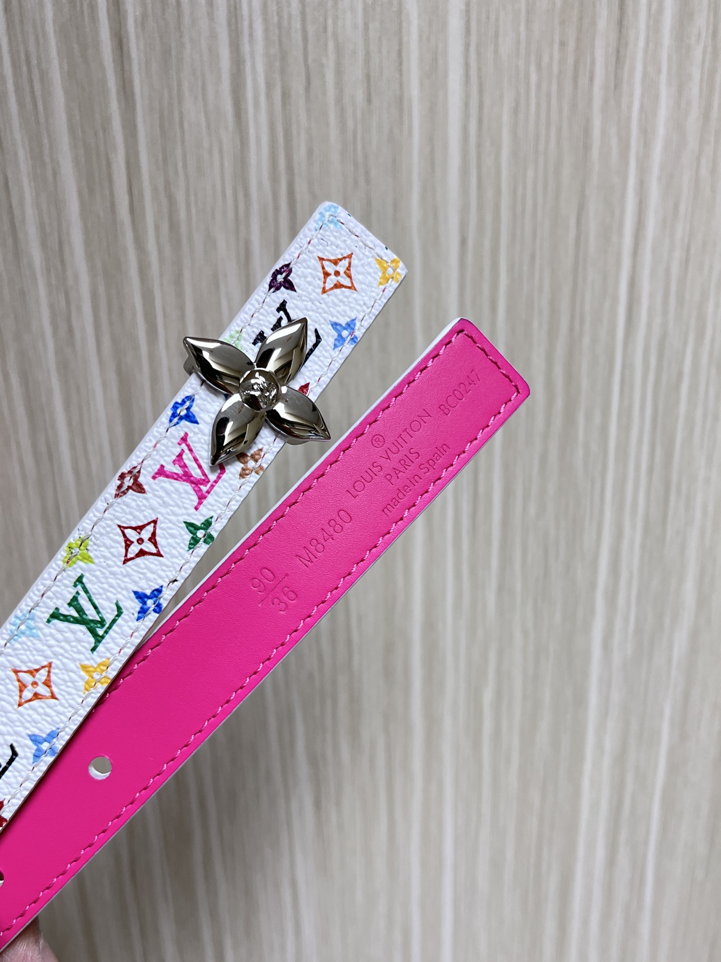  2.0宽白彩，一面白彩印花，另一面进口牛皮，白搭精品扣头