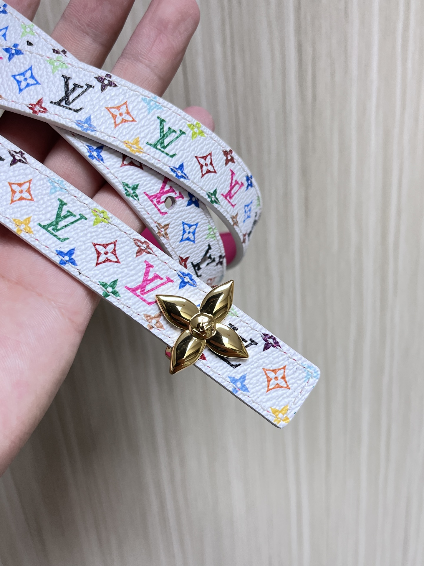  2.0宽白彩，一面白彩印花，另一面进口牛皮，白搭精品扣头