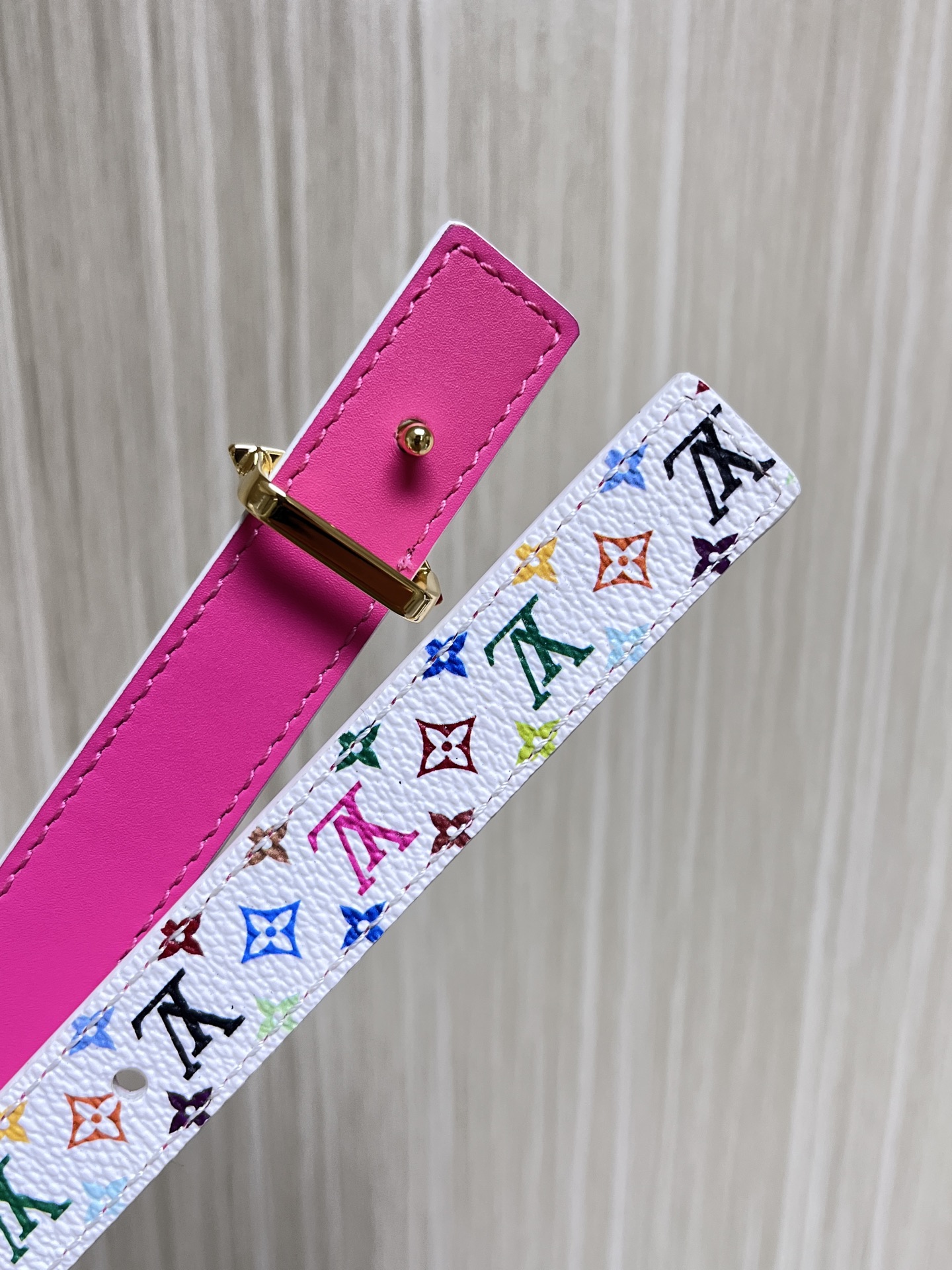  2.0宽白彩，一面白彩印花，另一面进口牛皮，白搭精品扣头